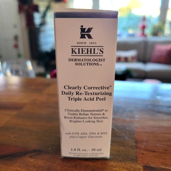 Kiehl's Clearly Corrective Daily Re-Texturizing Triple Acid Peel - 1.0floz/30mL - Picture 2 of 5